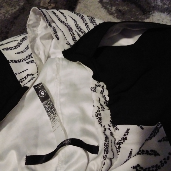 Kensie Sz Sm Zebra Print Back Split Maxi Skirt - Picture 6 of 7